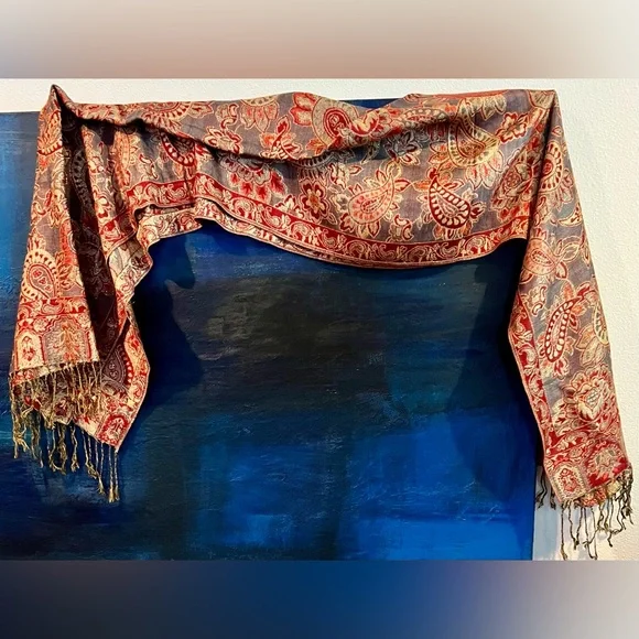 NWOT Paisley Pashmina Silk Wrap - Picture 3 of 6